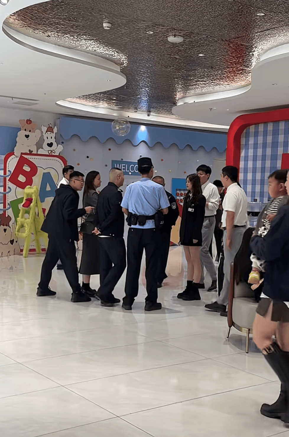 皇冠信用網代理注册
_被网友莫名辱骂“上赶着当后妈”皇冠信用網代理注册
，江苏女子一年后“闯”对方婚礼要求道歉？当事人发声