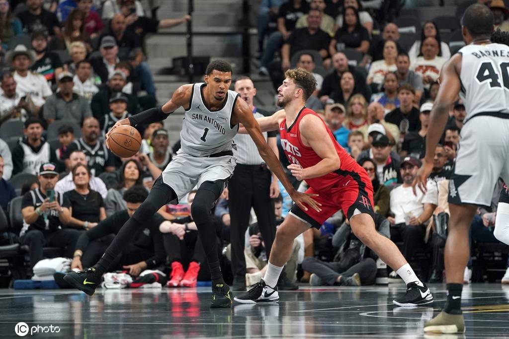 皇冠登3新2管理
_文班22+8申京25+9 杜兰特24分马刺灭火箭迎NBA杯首胜