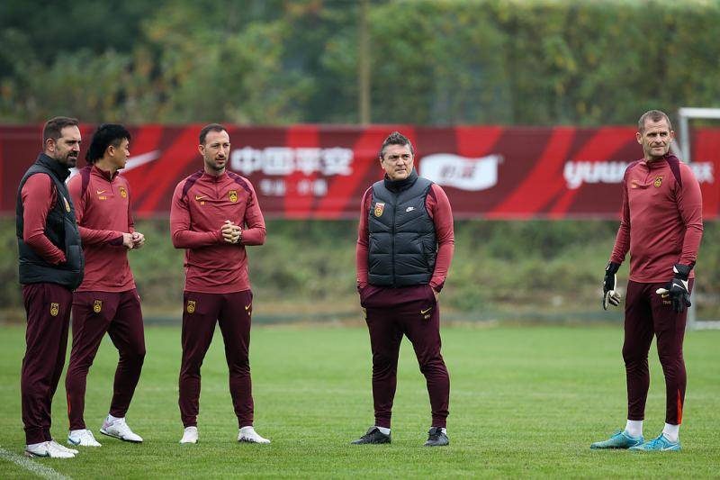 皇冠信用盘可以占几成
_熊猫杯｜U22国足末轮战 乌兹别克斯坦排兵布阵有讲究