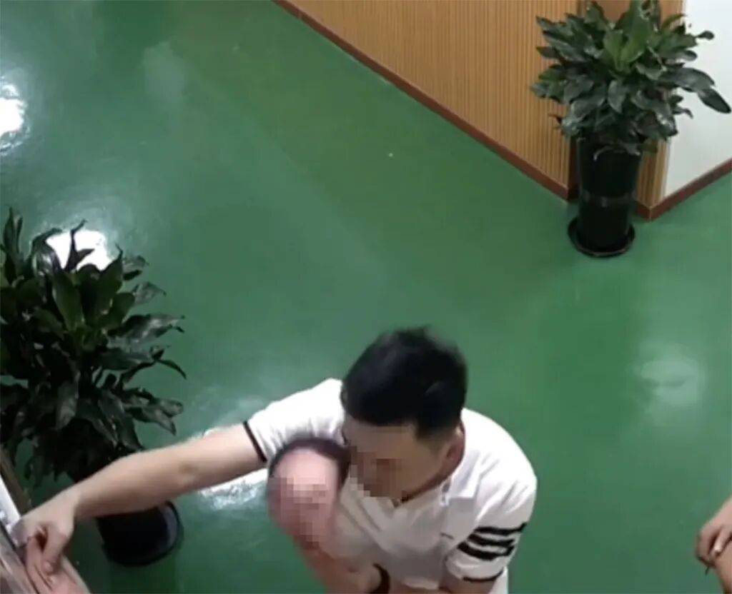 皇冠信用登2代理
_多名干部皇冠信用登2代理
，被指用人脸面具“刷脸”考勤打卡