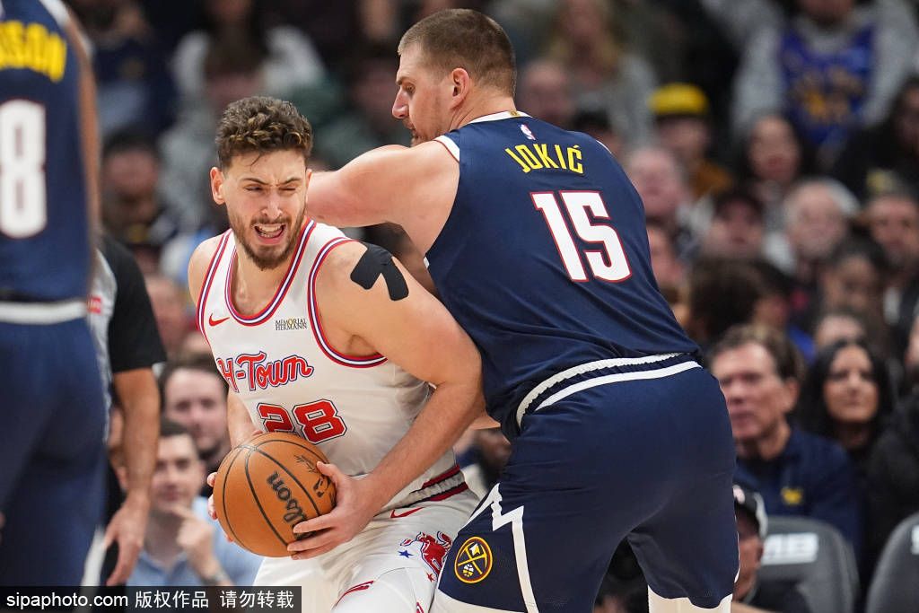 皇冠信用开号_卡梅罗·安东尼为火箭-掘金比赛结束时的争议判罚辩护