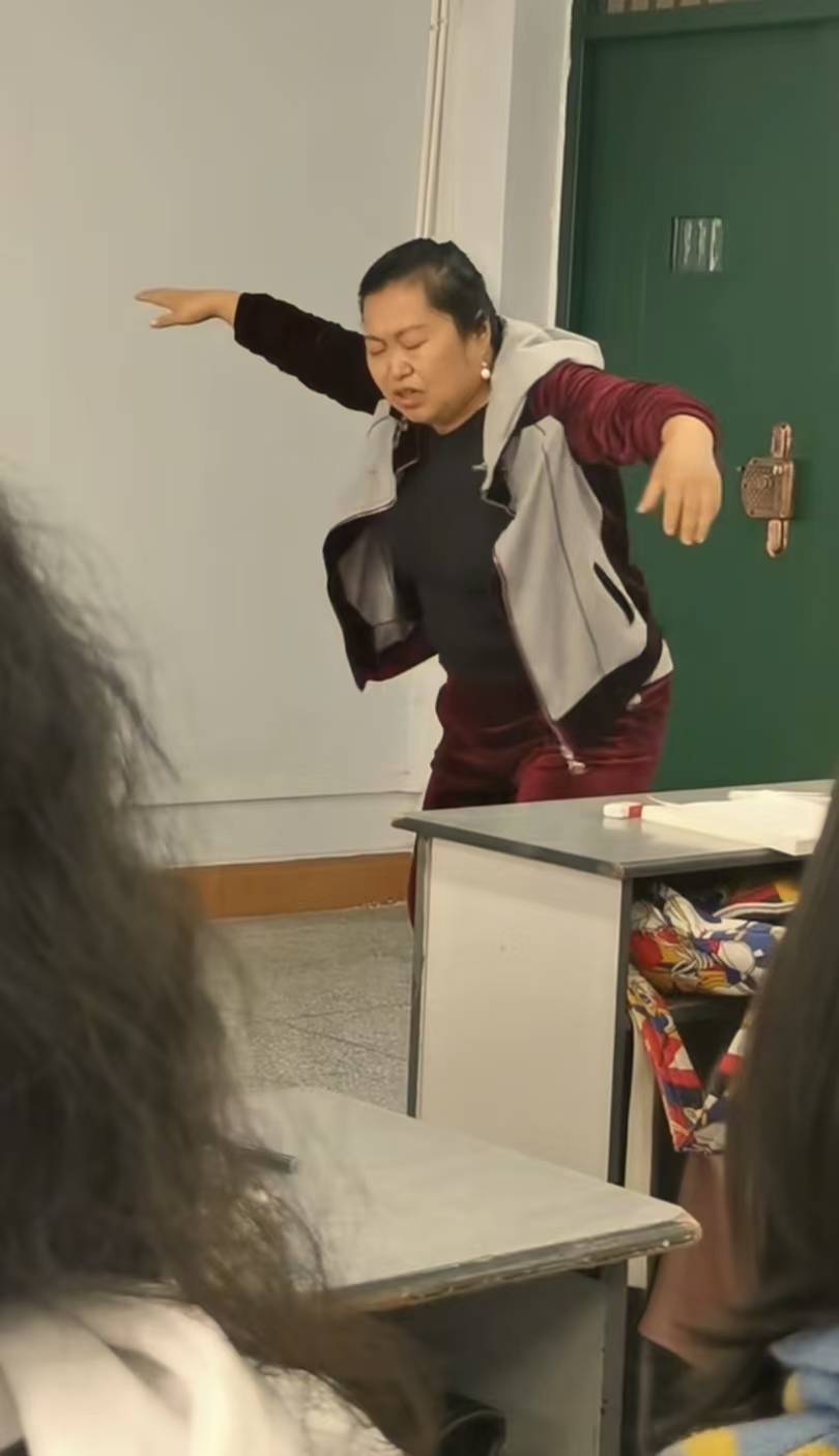 皇冠信用盘如何申请_四川一高校老师自创“心舞疗法”因动作怪异引争议皇冠信用盘如何申请，当事人：有上万名会员，在搜集数据