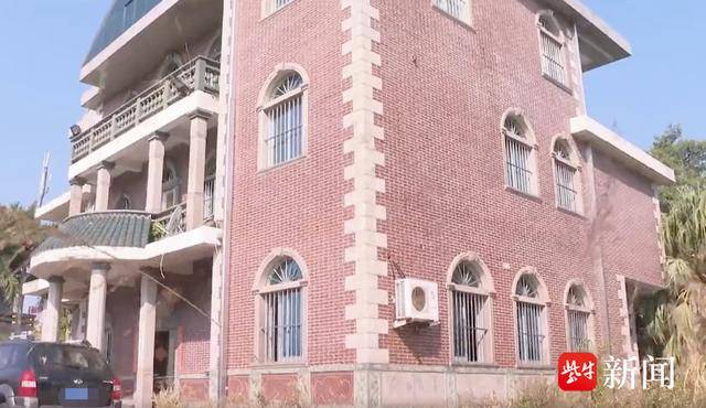 如何代理皇冠信用网_离谱！男子耗资500多万元建造的别墅被邻居强占如何代理皇冠信用网，地下室养了几十只鸡鸭，警方介入后仍三番五次偷搬东西