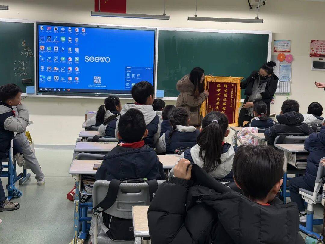 皇冠信用网注册网址_杭州小学女生躲在厕所偷偷哭皇冠信用网注册网址,医生建议休学!没想到2个月来,她一节课没落下!“原来除了爸爸妈妈,还有那么多人爱我”
