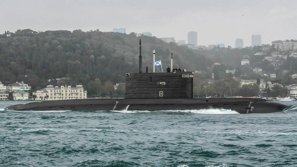 皇冠信用网代理_伊朗两艘潜艇进驻霍尔木兹海峡皇冠信用网代理！特朗普：一支大舰队正驶向伊朗！