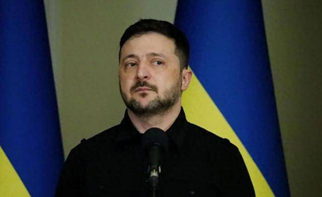 正版皇冠信用网开户_乌克兰宣布俄罗斯战败正版皇冠信用网开户，士兵尸体横七竖八，满地都是摩托车和汽车