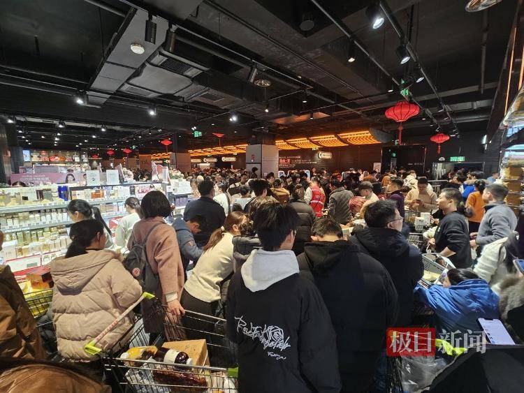 皇冠信用网如何注册_有游客在胖东来买到搬不动了:买了5000多元的年货皇冠信用网如何注册,还花了500多元的快递费