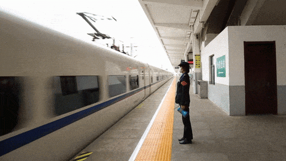 皇冠分红_“上了高速皇冠分红，发现全是聪明人”！还有人带了一锅饭……