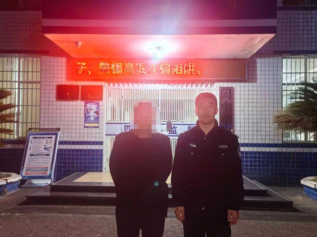 皇冠盘口_四川阆中一车内醉酒人员辱骂推搡交警致其受伤皇冠盘口！被拘留七日