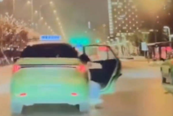 怎么申请皇冠信用盘
_“女子从行驶出租车跳下”怎么申请皇冠信用盘
,警方通报