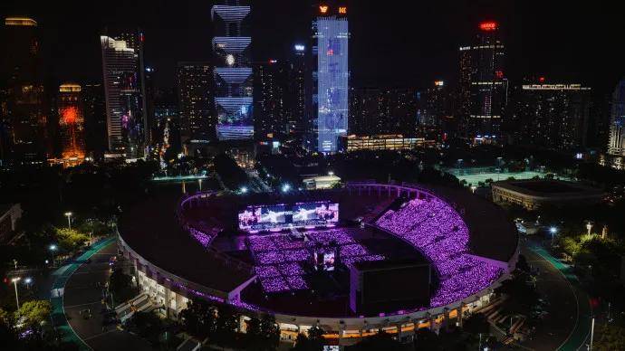 皇冠上下级联系
_知名歌手广州开演唱会皇冠上下级联系
,突然坐地上,称“太热没风,有点晕”!广东天气最新提醒