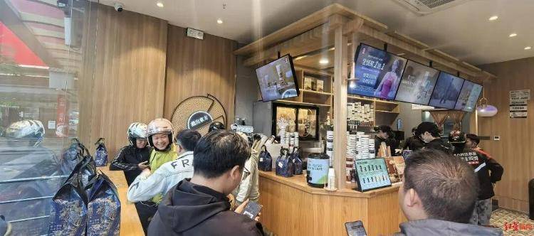 皇冠信用网在哪里开通_霸王茶姬将发放1350万元奖励员工;“郑钦文夺冠买一送一”活动爆单皇冠信用网在哪里开通,有店员称接通知加班到晚11点,不少订单等待过久取消