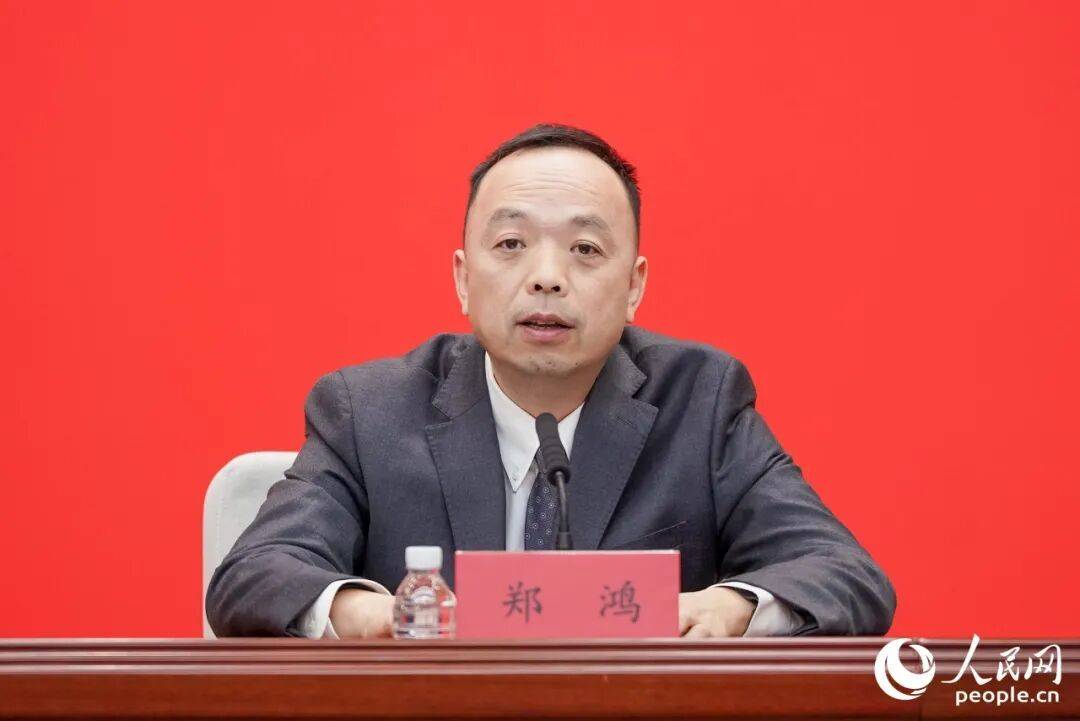 皇冠体育App下载_郑鸿已任福州市委常委、秘书长